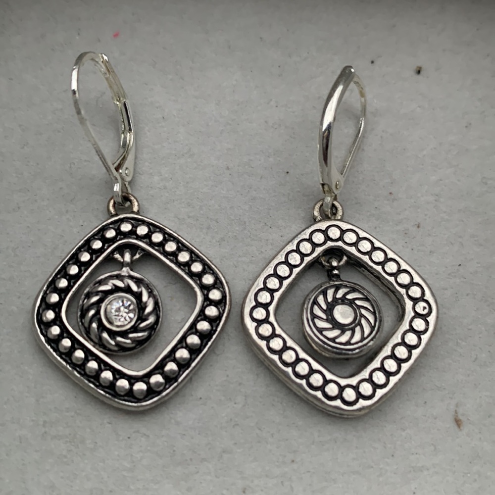 33- Earrings - Picture 2 of 4